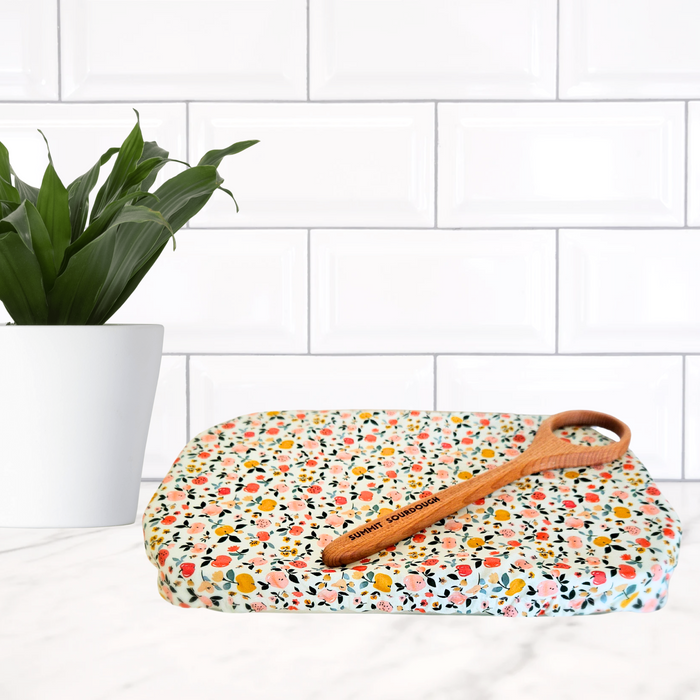 Apple print reusable casserole cover—zero-waste and made in Canada for sustainable food storage.